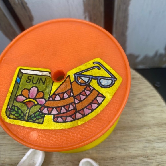 Vintage Barbie Pool Side Table & White Pool Flippers - Picture 2 of 3